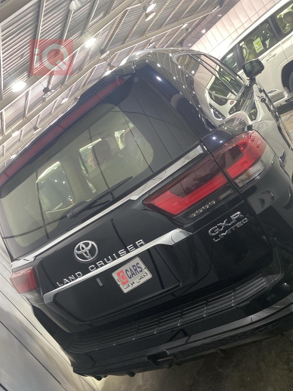 تۆیۆتا لاند کروزەر